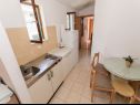 Appartamenti Srzi 1 - 200 m from sea: A4(2+2), A5(4) Makarska - Riviera Makarska  - Appartamento - A5(4): la cucina con la sala da pranzo
