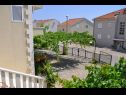 Appartamenti Ivi - big parking and courtyard SA2(3), SA4(2+1), SA3(2+1), SA5(2+1), SA6(2+1) Makarska - Riviera Makarska  - il cortile