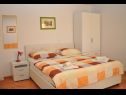 Appartamenti Ivi - big parking and courtyard SA2(3), SA4(2+1), SA3(2+1), SA5(2+1), SA6(2+1) Makarska - Riviera Makarska  - Studio appartamento - SA3(2+1): la camera da letto