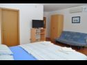 Appartamenti Ivi - big parking and courtyard SA2(3), SA4(2+1), SA3(2+1), SA5(2+1), SA6(2+1) Makarska - Riviera Makarska  - Studio appartamento - SA4(2+1): la camera da letto