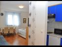 Appartamenti Ivi - big parking and courtyard SA2(3), SA4(2+1), SA3(2+1), SA5(2+1), SA6(2+1) Makarska - Riviera Makarska  - Studio appartamento - SA4(2+1): la cucina con la sala da pranzo
