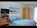 Appartamenti Ivi - big parking and courtyard SA2(3), SA4(2+1), SA3(2+1), SA5(2+1), SA6(2+1) Makarska - Riviera Makarska  - Studio appartamento - SA5(2+1): la camera da letto