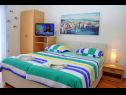 Appartamenti Ivi - big parking and courtyard SA2(3), SA4(2+1), SA3(2+1), SA5(2+1), SA6(2+1) Makarska - Riviera Makarska  - Studio appartamento - SA6(2+1): la camera da letto