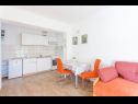 Appartamenti Tomislava - ground floor apartments: A1(2+1), A2(2+3) Makarska - Riviera Makarska  - Appartamento - A1(2+1): la cucina con la sala da pranzo