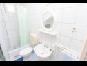 Appartamenti Tomislava - ground floor apartments: A1(2+1), A2(2+3) Makarska - Riviera Makarska  - Appartamento - A2(2+3): il bagno con la toilette