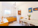 Appartamenti Tomislava - ground floor apartments: A1(2+1), A2(2+3) Makarska - Riviera Makarska  - Appartamento - A2(2+3): la cucina con la sala da pranzo