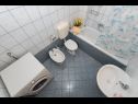 Appartamenti Stan - with pool : A1(4) Makarska - Riviera Makarska  - Appartamento - A1(4): il bagno con la toilette