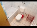 Appartamenti Ruza - sea view: A1(4), A2(4), A4(3+2), SA5(2), SA6(2+1), SA7(2), A8(2+2) Makarska - Riviera Makarska  - Appartamento - A1(4): il bagno con la toilette