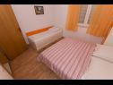 Appartamenti Ruza - sea view: A1(4), A2(4), A4(3+2), SA5(2), SA6(2+1), SA7(2), A8(2+2) Makarska - Riviera Makarska  - Appartamento - A2(4): la camera da letto