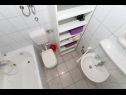 Appartamenti Ruza - sea view: A1(4), A2(4), A4(3+2), SA5(2), SA6(2+1), SA7(2), A8(2+2) Makarska - Riviera Makarska  - Appartamento - A2(4): il bagno con la toilette