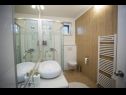 Appartamenti Palmina - comfort apartment: A1 veliki (6),  A2 žuti (4+1), A3 lila (2), SA4 bijeli (2) Makarska - Riviera Makarska  - Appartamento - A1 veliki (6): il bagno con la toilette