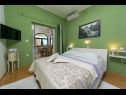 Appartamenti Palmina - comfort apartment: A1 veliki (6),  A2 žuti (4+1), A3 lila (2), SA4 bijeli (2) Makarska - Riviera Makarska  - Appartamento -  A2 žuti (4+1): la camera da letto