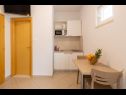Appartamenti Gianni - modern & great location: SA1(2), A2(2+2), A3(2+2) Makarska - Riviera Makarska  - Studio appartamento - SA1(2): la cucina con la sala da pranzo