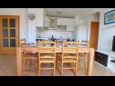 Appartamenti Ennio - free parking: A1(6+2) Makarska - Riviera Makarska  - Appartamento - A1(6+2): la cucina con la sala da pranzo