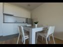 Appartamenti Mario - with terace: A1(2+2), A2(4), A3(2+2) Makarska - Riviera Makarska  - Appartamento - A1(2+2): la cucina con la sala da pranzo