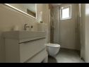 Appartamenti Mario - with terace: A1(2+2), A2(4), A3(2+2) Makarska - Riviera Makarska  - Appartamento - A1(2+2): il bagno con la toilette