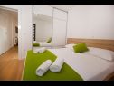 Appartamenti Maka - city centar: A1(4+2), A2(2+2), A3(4+2), A4(2+2), A5(4+2), A6(4+1) Makarska - Riviera Makarska  - Appartamento - A2(2+2): la camera da letto