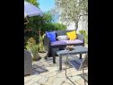 Appartamenti Viki - seaview & garden terrace: A1(6) Makarska - Riviera Makarska  - la terrazza ortense
