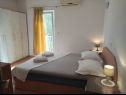 Appartamenti Viki - seaview & garden terrace: A1(6) Makarska - Riviera Makarska  - Appartamento - A1(6): la camera da letto