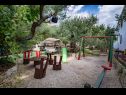 Appartamenti Damir A1(4) Tucepi - Riviera Makarska  - parco giochi per i bambini