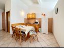 Appartamenti Tomo - 10 m from beach: A1(2+2), SA2(2) Zaostrog - Riviera Makarska  - Appartamento - A1(2+2): la cucina con la sala da pranzo