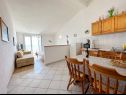 Appartamenti Tomo - 10 m from beach: A1(2+2), SA2(2) Zaostrog - Riviera Makarska  - Studio appartamento - SA2(2): la cucina con la sala da pranzo