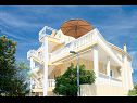 Appartamenti e camere Gojko - 50 m from the beach: A1(9), A2(6), A3(2), A4(2+1), R3(2), R4(3) Zivogosce - Riviera Makarska  - la casa