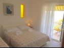 Appartamenti e camere Gojko - 50 m from the beach: A1(9), A2(6), A3(2), A4(2+1), R3(2), R4(3) Zivogosce - Riviera Makarska  - Appartamento - A2(6): la camera da letto