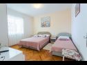 Appartamenti Anki - 15 m from sea: A1(4), A2(3), A3(2+1), A4 east(2+1) Zivogosce - Riviera Makarska  - Appartamento - A1(4): la camera da letto