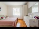 Appartamenti Anki - 15 m from sea: A1(4), A2(3), A3(2+1), A4 east(2+1) Zivogosce - Riviera Makarska  - Appartamento - A1(4): la camera da letto