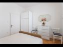 Appartamenti Anki - 15 m from sea: A1(4), A2(3), A3(2+1), A4 east(2+1) Zivogosce - Riviera Makarska  - Appartamento - A3(2+1): la camera da letto