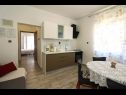 Appartamenti Mili- near the sea and the centar of place A1(2+1), A2(2+1), A3(4+2) Betina - Isola di Murter  - Appartamento - A2(2+1): la cucina con la sala da pranzo