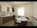 Appartamenti Mili- near the sea and the centar of place A1(2+1), A2(2+1), A3(4+2) Betina - Isola di Murter  - Appartamento - A2(2+1): la cucina con la sala da pranzo