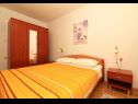 Appartamenti Slađa - 150 m from beach: A1(4+1), A2(4+1) Jezera - Isola di Murter  - Appartamento - A1(4+1): la camera da letto