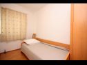 Appartamenti Dragan  - close to the sea & center: A2(3+1), A3(3+1), A4(3+1), A5(3+1), A6(3+1) Jezera - Isola di Murter  - Appartamento - A2(3+1): la camera da letto