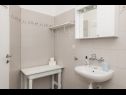 Appartamenti Matija - 30 m from sea: A1(4+2), A2(2+2) Jezera - Isola di Murter  - Appartamento - A1(4+2): il bagno con la toilette