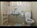 Appartamenti Slavica - free parking A1 Mali (3), A2 Veliki (4+1) Jezera - Isola di Murter  - Appartamento - A2 Veliki (4+1): il bagno con la toilette