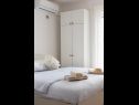 Appartamenti Mir - close to beach: SA1(2), SA2(2), SA3(2+1), SA4(2), A5(4) Duce - Riviera Omis  - Appartamento - A5(4): la camera da letto