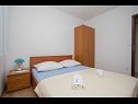 Appartamenti Petar - free parking A1(3+1), A2(5) Dugi Rat - Riviera Omis  - Appartamento - A2(5): la camera da letto