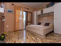 Appartamenti Verica - 15 m from beach: SA1(2), SA2(2), SA3(2) Krilo Jesenice - Riviera Omis  - Studio appartamento - SA1(2): l’intreno