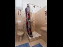 Appartamenti Verica - 15 m from beach: SA1(2), SA2(2), SA3(2) Krilo Jesenice - Riviera Omis  - Studio appartamento - SA2(2): il bagno con la toilette