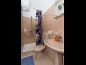 Appartamenti Verica - 15 m from beach: SA1(2), SA2(2), SA3(2) Krilo Jesenice - Riviera Omis  - Studio appartamento - SA3(2): il bagno con la toilette
