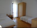 Appartamenti Mari - 40 m from sea: A1(4), A2(2+2), SA3(2) Krilo Jesenice - Riviera Omis  - Appartamento - A1(4): la camera da letto