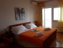 Appartamenti Paradiso with gorgeous sea view: A1 Doris (4+2), SA2 Petra (2+2), SA3 Nina (2) Lokva Rogoznica - Riviera Omis  - Appartamento - A1 Doris (4+2): la camera da letto