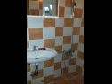 Appartamenti Zorica - with view: A1(4+1), SA2(2+1), SA3(2+1), SA4(2+1), A5(10+1) Marusici - Riviera Omis  - Appartamento - A1(4+1): il bagno con la toilette