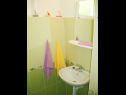 Appartamenti Ivana - with parking: A4(2) Omis - Riviera Omis  - Appartamento - A4(2): il bagno con la toilette
