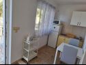 Appartamenti Ivan - with parking : A1(3), A2(2) bungalov, A3(2) Omis - Riviera Omis  - Appartamento - A1(3): la cucina con la sala da pranzo