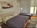 Appartamenti Ivan - with parking : A1(3), A2(2) bungalov, A3(2) Omis - Riviera Omis  - Appartamento - A1(3): la camera da letto