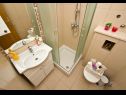 Casa vacanza Miho - with pool : H(12+4) Omis - Riviera Omis  - Croazia - H(12+4): il bagno con la toilette