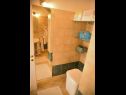 Appartamenti Nasta - 10 m from beach: A1(2+2), SA2(2), SA3(2) Omis - Riviera Omis  - Appartamento - A1(2+2): il bagno con la toilette